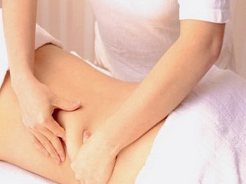 Các động tác xoa bóp, massage các cơ sẽ giúp giảm đau lưng hiệu quả