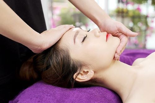 Massage vùng mặt và đầu rất tốt cho người thiếu máu não