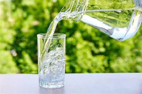 Uống nước đầy đủ khi bị cảm lạnh là con đường chắc chắn mang lại sức khỏe tốt hơn cho người bệnh